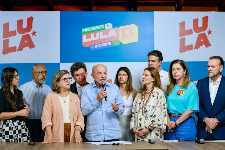 Pres lula fala com imprensa ricardostuckert